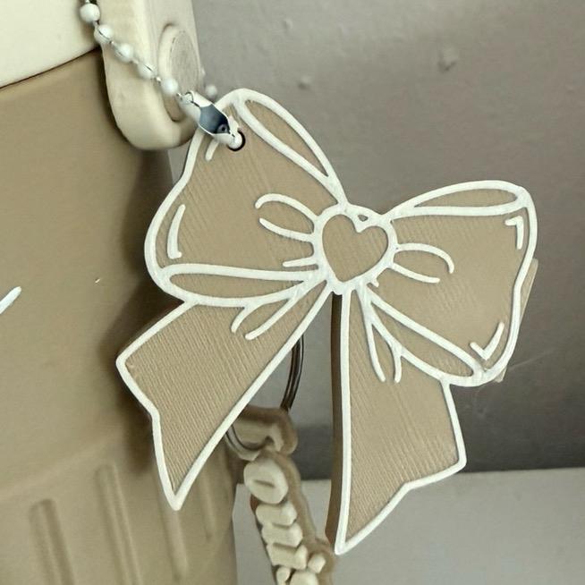 Can opener keyring, drinks can opener keyring, no one wants to break their nails or chip their nail varnish opening a can so these are perfect. Lots of different options, can all be added to a keyring, keychain