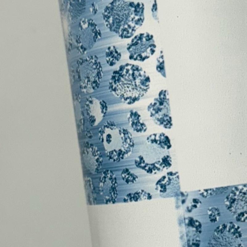 Blue and white 20oz tumbler with lid and straw for hot and colds drinks